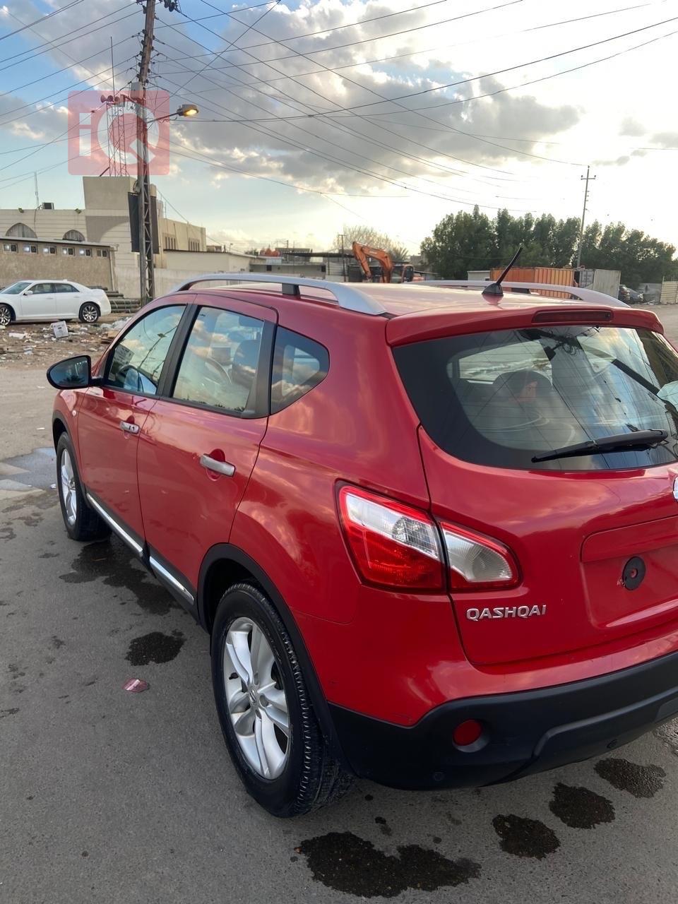 نيسان قاشقاي